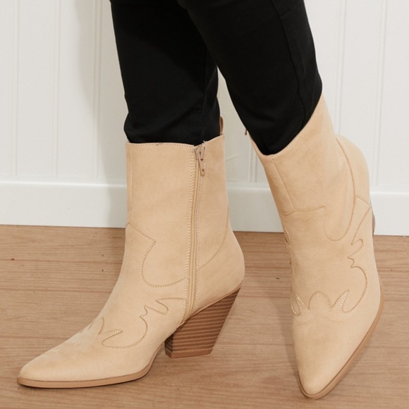 Qupid Down in Dallas Embroidered Cowboy Booties Brand New in Box size 10 - Picture 6 of 6